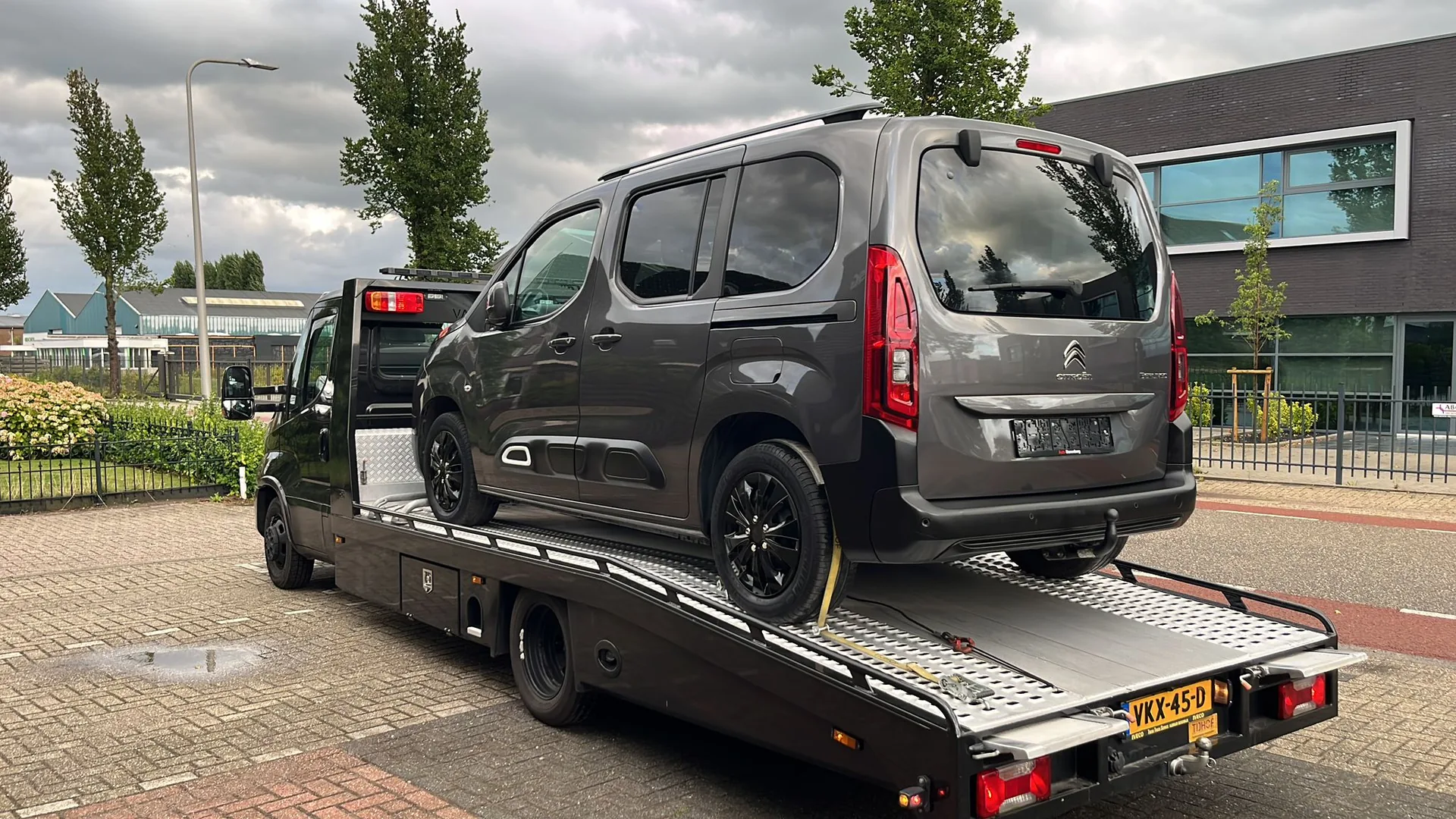WeMoveCars open transport voor dealervoorraad