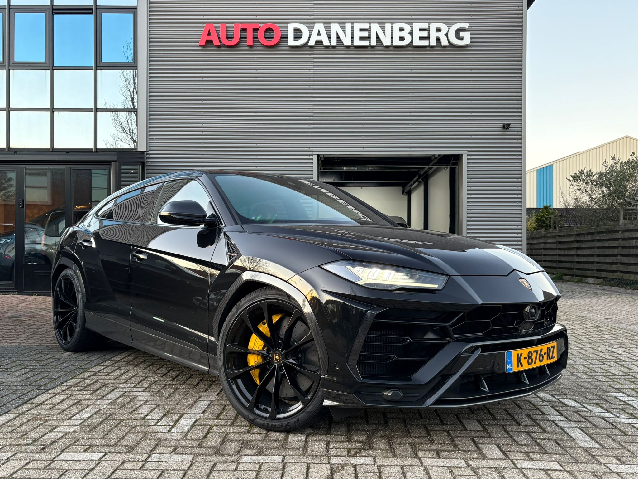 Premium supercar tijdens enclosed transport