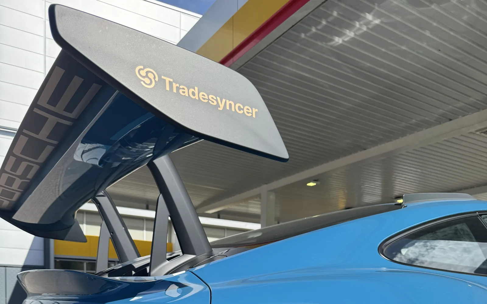 Achtervleugel van de Porsche GT3 RS met Streetgasm-belettering